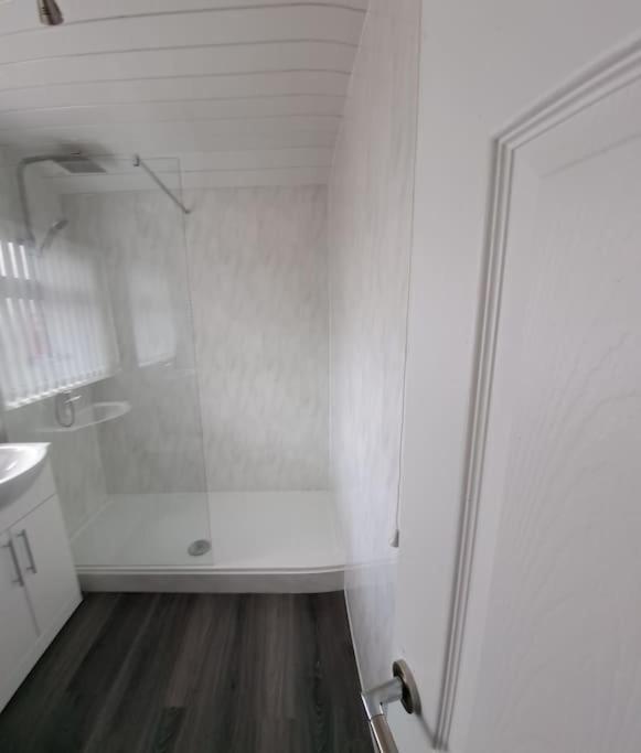 1 Bed Apart Dowlais エクステリア 写真